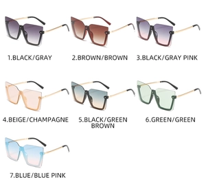 Oversized Quadrat-Sonnenbrille in sieben Verlaufsfarben mit schmalen Metallbügeln