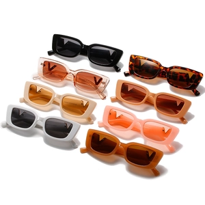 Fashionable square frame sunglasses collection with V metal detail in various colors