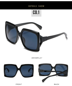 Vue sous trois angles de lunettes de soleil carrées noires avec verres bleu foncé C0.1