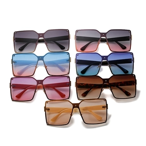 Lunettes de soleil carrées oversize pour femmes avec dégradé et rivets en sept couleurs
