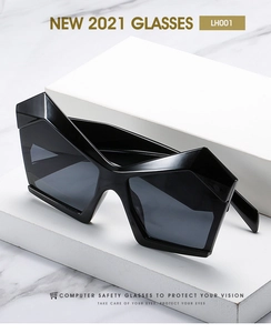 Dettaglio di occhiali da sole geometrici neri oversize con lenti protettive anti-luce blu