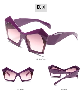 Tre viste di occhiali da sole geometrici viola oversize con lenti sfumate