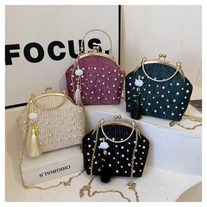 Détails de sacs en velours côtelé ornés de perles en quatre couleurs rétro avec pompons