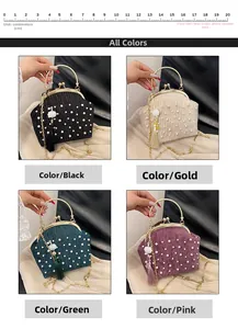 Détails du sac à main en velours perlé disponible en noir, doré, vert et rose fuchsia