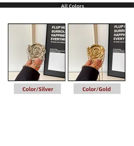 Détail de sacs de soirée rose 3D élégants en argent et or métallisé avec chaînes à billes