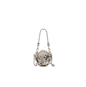 Sac de soirée rose 3D en acrylique argenté avec fini miroir et longue chaîne à billes