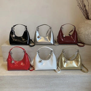 Sac Hobo Croissant Pour Femmes Cuir Verni Effet Miroir Pendentif Boule Métallique Sac Bandoulière Style Coréen