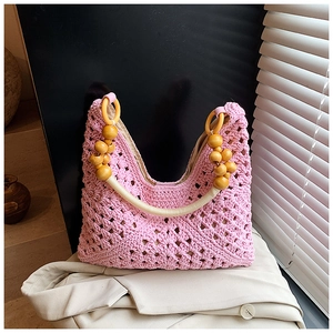 Sac à main rose tissé à la main avec poignée jaune et doublure intérieure beige