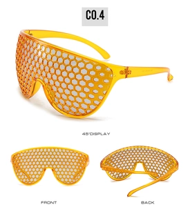 Détails de lunettes de soleil oversize jaunes avec motif de lentille en nid d'abeille