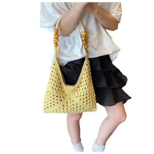 Sac à bandoulière tissé jaune avec anse unique en perles de bois de style bohème