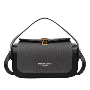 Schicke schwarz-graue Patchwork-Handtasche mit goldener Löwenschnalle und Tragegriff