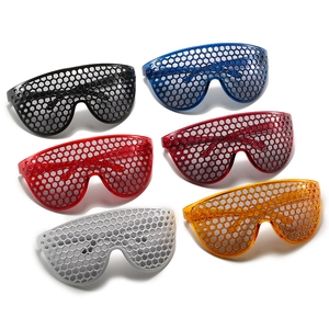 Lunettes de soleil oversize à mailles en six couleurs avec un design futuriste alvéolé