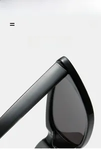 Détail de la monture noire mate avec matériau léger et ultra flexible pour lunettes de soleil
