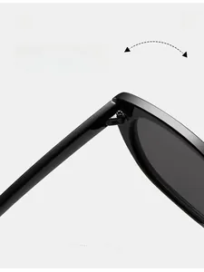 Détail de la charnière métallique renforcée sur les lunettes de soleil en acétate noir