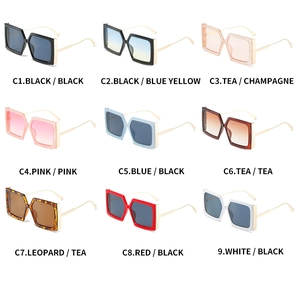 Grille de lunettes de soleil carrées oversize en neuf coloris avec branches en métal