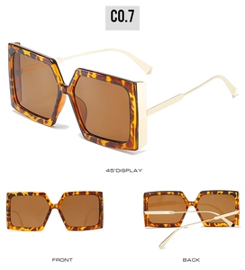 Lunettes de soleil carrées écaille de tortue avec branches dorées sous trois angles