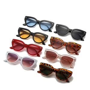 Fashionable cat eye sunglasses set in eight colors with stylish rivet accents