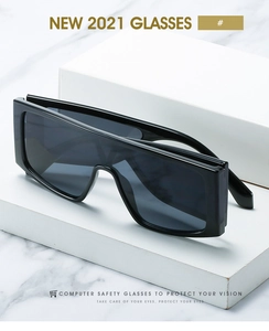 Détail de lunettes de soleil noires surdimensionnées avec verres de protection
