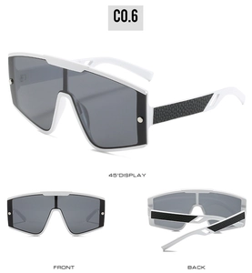 Lunettes de soleil oversize blanches avec détails en cuir noir sous plusieurs angles