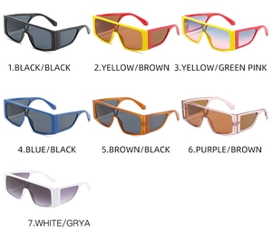 Plusieurs paires de lunettes de soleil shield avec des verres latéraux uniques