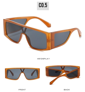 Vues sous trois angles de lunettes de soleil oversize avec monture ambre et verres sombres