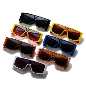 Lunettes de soleil oversize monobloc à la mode en plusieurs coloris style moderne