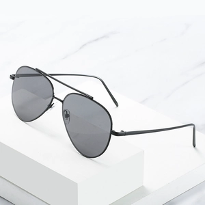 Classic pilot aviator sunglasses with black metal frame and dark grey lenses for men and women