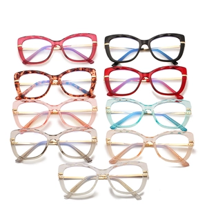 Montures de lunettes œil de chat en neuf couleurs avec branches TR et charnières en métal
