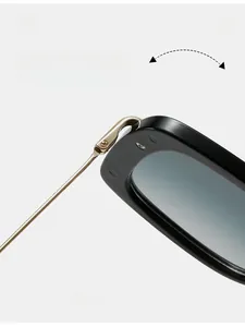 Détail macro de la charnière en métal doré sur des lunettes de soleil noires ovales