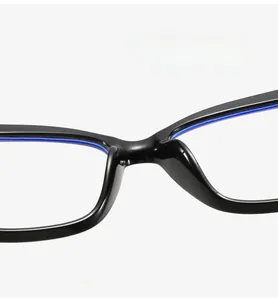 Détail des plaquettes de nez TR90 intégrées pour lunettes noires légères et confort