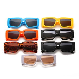 Collection de lunettes de soleil rectangulaires pour femmes en sept coloris tendance