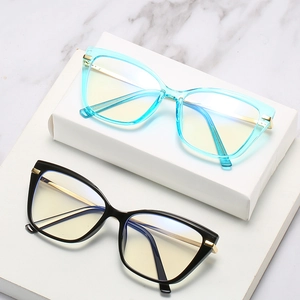 Lunettes œil de chat anti-lumière bleue en TR90, coloris bleu transparent et noir