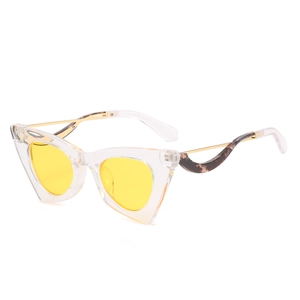 Lunettes de soleil œil de chat rétro avec monture transparente et verres jaunes
