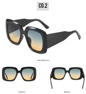 Vue sous trois angles de lunettes de soleil carrées noires avec verres dégradés