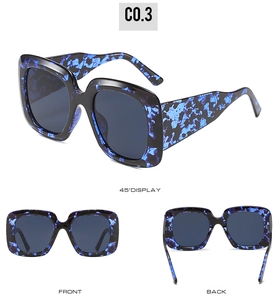 Vues détaillées de lunettes de soleil carrées avec motif écaille bleu et verres foncés