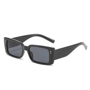 Retro Rechteck Sonnenbrille Damen Herren Mode Breiter Rahmen UV400 Schutz PC Material Trendy Streetwear Nietenschirme