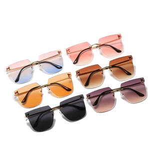 Lunettes de soleil carrées sans monture à la mode avec cadres métalliques et verres dégradés