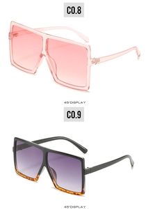 Detailansicht der quadratischen Oversized-Sonnenbrillen in Rosa und Schildpatt-Optik