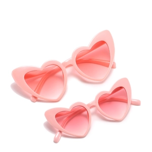 Pink heart-shaped sunglasses set for mothers and children with gradient lenses