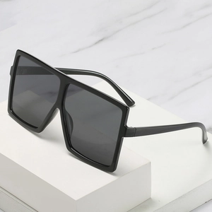 Modische Oversize-Quadrat-Sonnenbrille in Tiefschwarz für Eltern und Kinder
