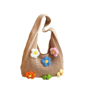 Sac à bandoulière en tricot kaki fait main avec des fleurs colorées en crochet 3D