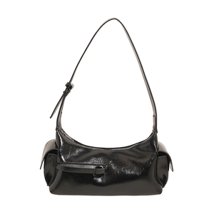 Retro black crescent underarm bag in glossy leather with adjustable shoulder strap