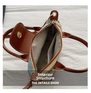 Internal view of a summer woven bag showing lining, metal zipper and magnetic closure