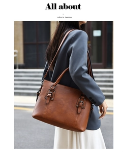 Gros plan du sac cabas en cuir caramel avec texture vintage et sangles à boucles