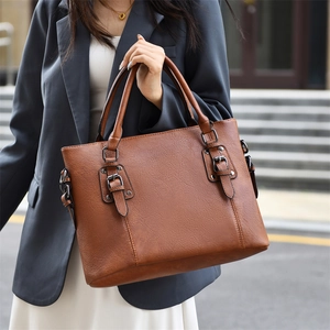Grand sac à bandoulière marron vintage minimaliste en similicuir texturé pour femmes