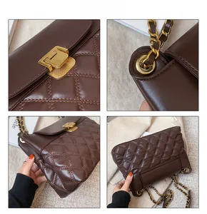 Detailansicht der dunkelbraunen Stepptasche mit goldener Hardware und Klappverschluss