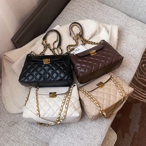 Gesteppte Kettenschultertasche PU-Leder Klappenverschluss Umhängetasche Modische Elegante Damenhandtasche Quadratische Tasche