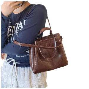 Retro dark brown crocodile pattern bucket bag with top handle and crossbody strap