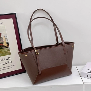 Grand sac cabas rétro marron foncé avec bandoulières réglables et détails dorés chic