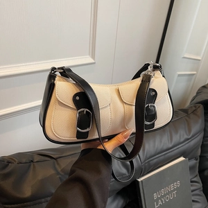 Retro Canvas Baguette Schultertasche in Creme und Schwarz mit schicken Schnallentaschen